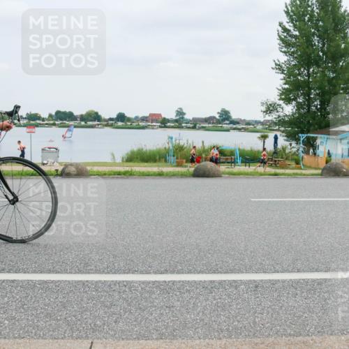 21.06.2025 - 27. Vierlanden-Triathlon H.Heesch http://msf.ph/oto/8003426 15.06.2025 12:49:30 Radfahren 940, 976 meine-sportfotos.de