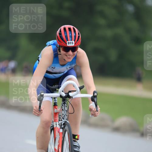 21.06.2025 - 27. Vierlanden-Triathlon H.Heesch http://msf.ph/oto/8003431 15.06.2025 12:47:27 Radfahren 915 meine-sportfotos.de