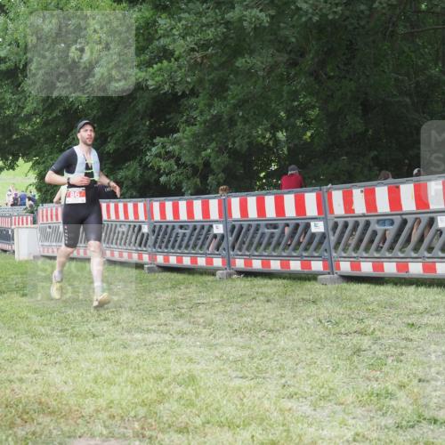 21.06.2025 - 27. Vierlanden-Triathlon KatJ http://msf.ph/oto/8003432 15.06.2025 12:57:06 Ziel 64, 86 meine-sportfotos.de