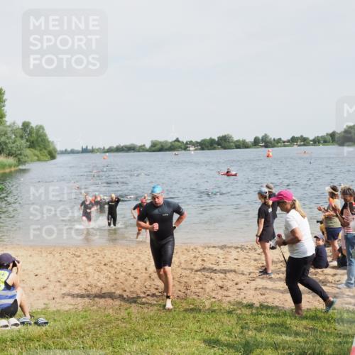 21.06.2025 - 27. Vierlanden-Triathlon MichiJ http://msf.ph/oto/8003433 15.06.2026 10:05:51 Schwimmen 372, 392, 410, 435, 442, 450, 458 meine-sportfotos.de
