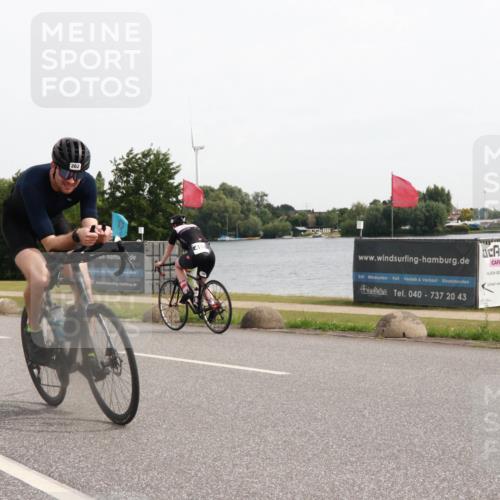 15.06.2025 - 27. Vierlanden-Triathlon H.Heesch http://msf.ph/oto/8003442 15.06.2025 10:29:39 Radfahren 82, 99, 262 meine-sportfotos.de