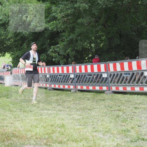 21.06.2025 - 27. Vierlanden-Triathlon KatJ http://msf.ph/oto/8003444 15.06.2025 12:57:06 Ziel 64, 86 meine-sportfotos.de