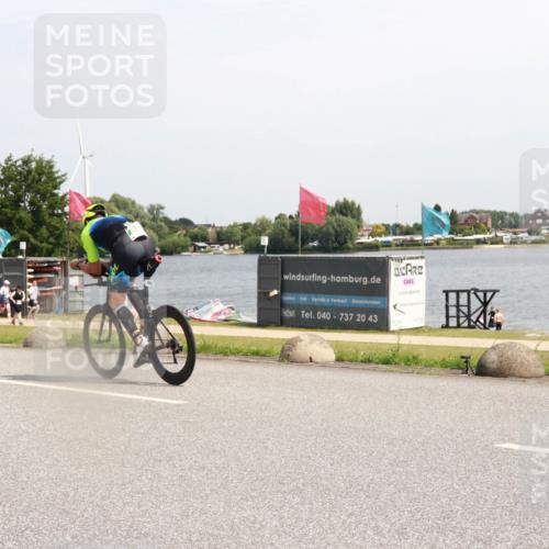 21.06.2025 - 27. Vierlanden-Triathlon H.Heesch http://msf.ph/oto/8003453 15.06.2025 11:48:42 Radfahren 853 meine-sportfotos.de
