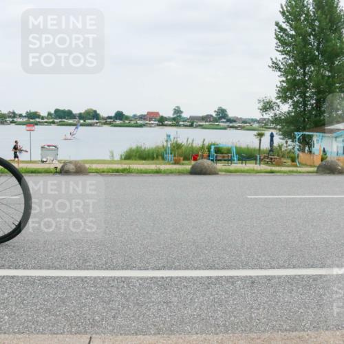 21.06.2025 - 27. Vierlanden-Triathlon H.Heesch http://msf.ph/oto/8003476 15.06.2025 12:49:48 Radfahren 957 meine-sportfotos.de
