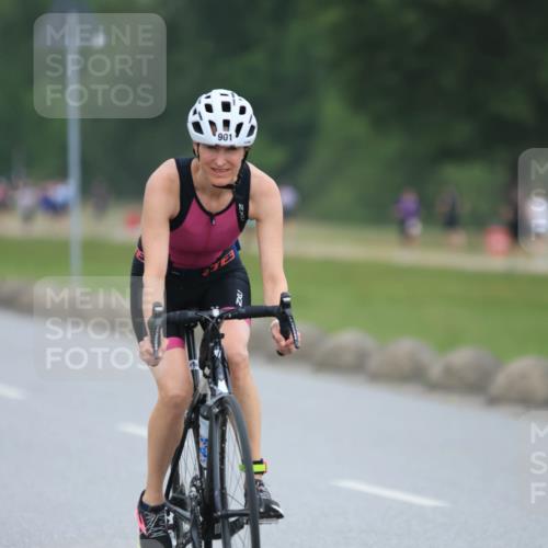 21.06.2025 - 27. Vierlanden-Triathlon H.Heesch http://msf.ph/oto/8003478 15.06.2025 12:47:39 Radfahren 852, 901 meine-sportfotos.de