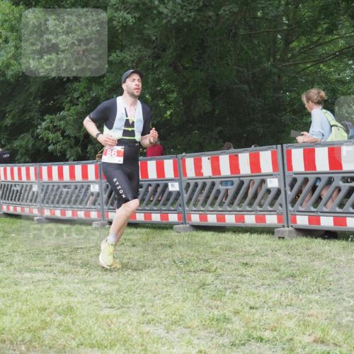 21.06.2025 - 27. Vierlanden-Triathlon KatJ http://msf.ph/oto/8003487 15.06.2025 12:57:07 Ziel 64, 86 meine-sportfotos.de