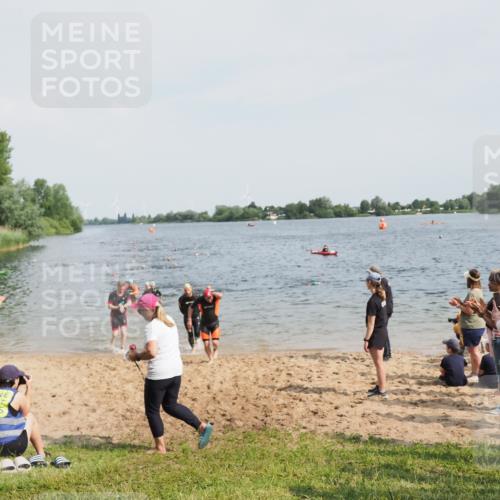 21.06.2025 - 27. Vierlanden-Triathlon MichiJ http://msf.ph/oto/8003493 15.06.2026 10:05:53 Schwimmen 372, 392, 410, 435, 442, 450, 458 meine-sportfotos.de