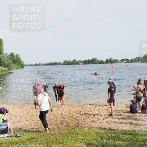 21.06.2025 - 27. Vierlanden-Triathlon MichiJ http://msf.ph/oto/8003508 15.06.2026 10:05:54 Schwimmen 372, 392, 410, 435, 442, 458 meine-sportfotos.de