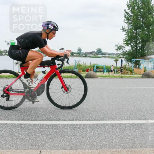 21.06.2025 - 27. Vierlanden-Triathlon H.Heesch http://msf.ph/oto/8003512 15.06.2025 12:50:37 Radfahren 941 meine-sportfotos.de