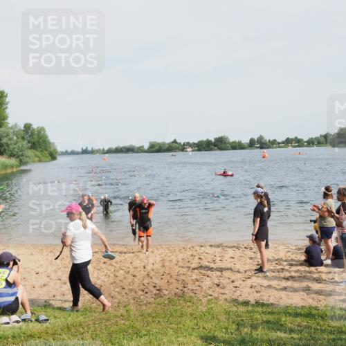 21.06.2025 - 27. Vierlanden-Triathlon MichiJ http://msf.ph/oto/8003519 15.06.2026 10:05:54 Schwimmen 372, 392, 410, 435, 442, 458 meine-sportfotos.de