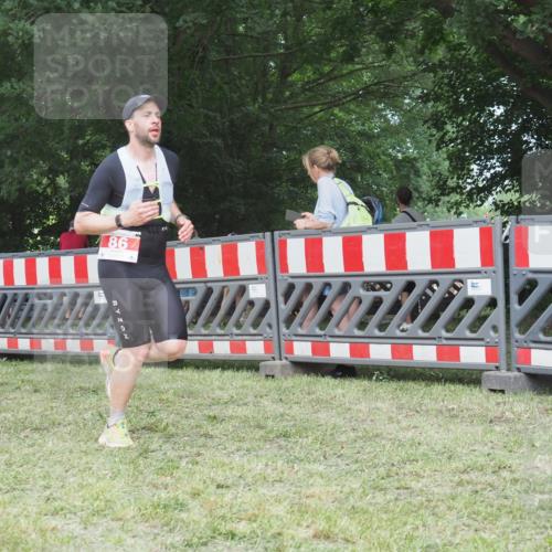 21.06.2025 - 27. Vierlanden-Triathlon KatJ http://msf.ph/oto/8003520 15.06.2025 12:57:07 Ziel 64, 86 meine-sportfotos.de