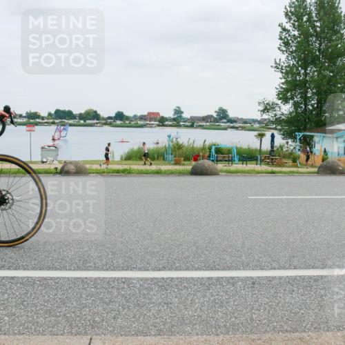21.06.2025 - 27. Vierlanden-Triathlon H.Heesch http://msf.ph/oto/8003522 15.06.2025 12:50:57 Radfahren 890 meine-sportfotos.de
