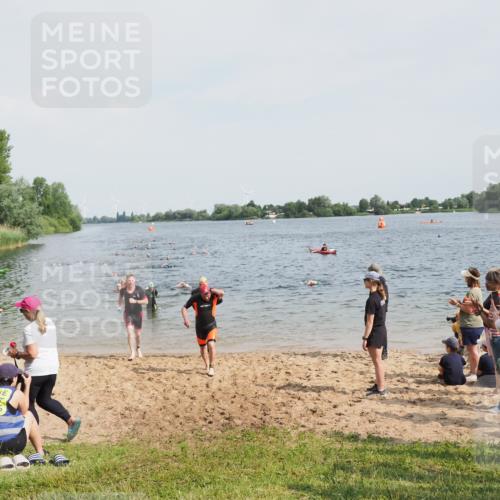 21.06.2025 - 27. Vierlanden-Triathlon MichiJ http://msf.ph/oto/8003541 15.06.2026 10:05:54 Schwimmen 372, 392, 410, 435, 442, 458 meine-sportfotos.de
