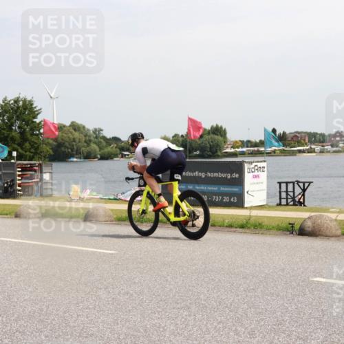 21.06.2025 - 27. Vierlanden-Triathlon H.Heesch http://msf.ph/oto/8003545 15.06.2025 11:49:34 Radfahren 779, 835, 855 meine-sportfotos.de