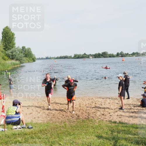 21.06.2025 - 27. Vierlanden-Triathlon MichiJ http://msf.ph/oto/8003551 15.06.2026 10:05:56 Schwimmen 372, 410, 435, 442, 458 meine-sportfotos.de