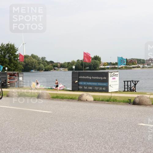 21.06.2025 - 27. Vierlanden-Triathlon H.Heesch http://msf.ph/oto/8003554 15.06.2025 11:49:40 Radfahren 810, 828, 845, 855 meine-sportfotos.de