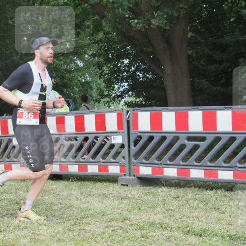 21.06.2025 - 27. Vierlanden-Triathlon KatJ http://msf.ph/oto/8003555 15.06.2025 12:57:08 Ziel 64, 86 meine-sportfotos.de