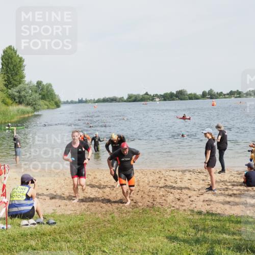 21.06.2025 - 27. Vierlanden-Triathlon MichiJ http://msf.ph/oto/8003563 15.06.2026 10:05:57 Schwimmen 362, 372, 410, 435, 458 meine-sportfotos.de