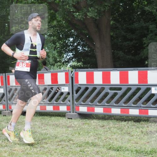 21.06.2025 - 27. Vierlanden-Triathlon KatJ http://msf.ph/oto/8003568 15.06.2025 12:57:08 Ziel 64, 86 meine-sportfotos.de