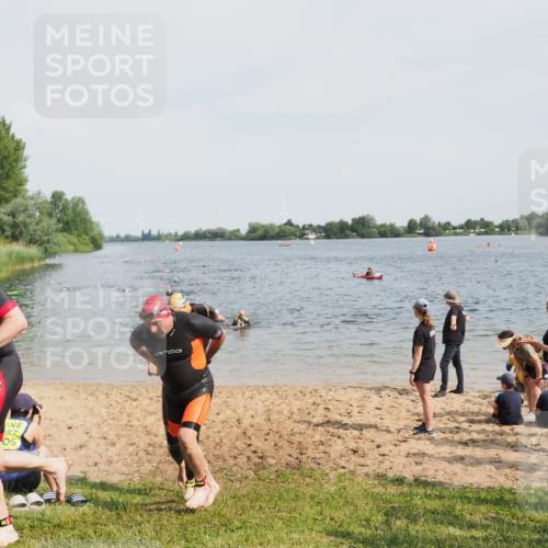 21.06.2025 - 27. Vierlanden-Triathlon MichiJ http://msf.ph/oto/8003586 15.06.2026 10:05:59 Schwimmen 362, 372, 410, 435, 458 meine-sportfotos.de