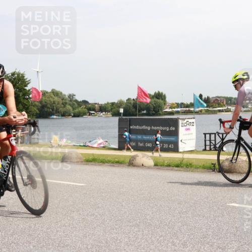 21.06.2025 - 27. Vierlanden-Triathlon H.Heesch http://msf.ph/oto/8003602 15.06.2025 11:50:02 Radfahren 786, 820, 832 meine-sportfotos.de