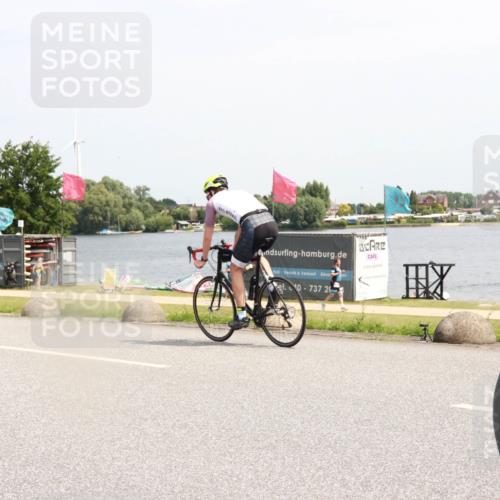 21.06.2025 - 27. Vierlanden-Triathlon H.Heesch http://msf.ph/oto/8003607 15.06.2025 11:50:02 Radfahren 786, 820, 832 meine-sportfotos.de