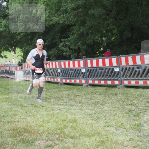 21.06.2025 - 27. Vierlanden-Triathlon KatJ http://msf.ph/oto/8003608 15.06.2025 12:57:15 Ziel 5, 51, 64, 99 meine-sportfotos.de
