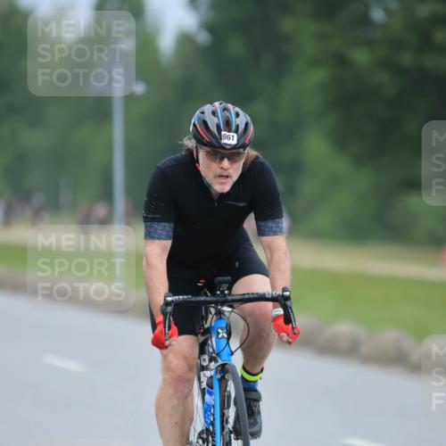 21.06.2025 - 27. Vierlanden-Triathlon H.Heesch http://msf.ph/oto/8003615 15.06.2025 12:47:55 Radfahren 961 meine-sportfotos.de