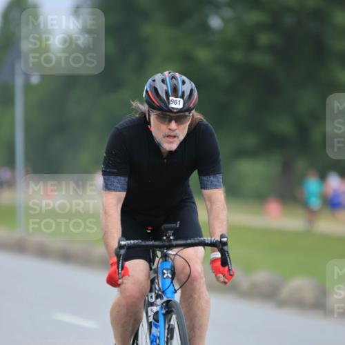 21.06.2025 - 27. Vierlanden-Triathlon H.Heesch http://msf.ph/oto/8003626 15.06.2025 12:47:56 Radfahren 961 meine-sportfotos.de