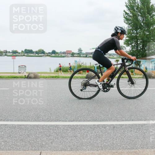 21.06.2025 - 27. Vierlanden-Triathlon H.Heesch http://msf.ph/oto/8003639 15.06.2025 12:52:01 Radfahren 699, 885 meine-sportfotos.de