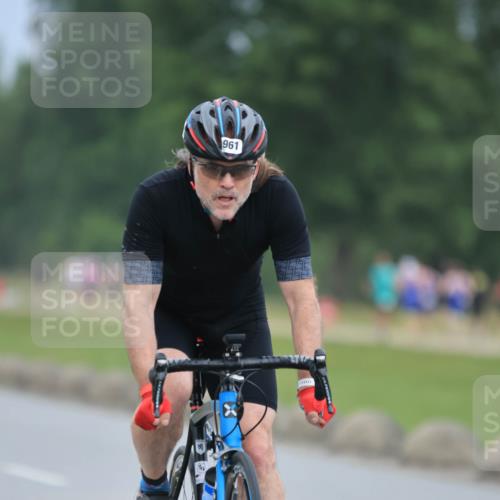21.06.2025 - 27. Vierlanden-Triathlon H.Heesch http://msf.ph/oto/8003640 15.06.2025 12:47:56 Radfahren 961 meine-sportfotos.de