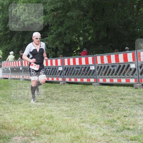 21.06.2025 - 27. Vierlanden-Triathlon KatJ http://msf.ph/oto/8003648 15.06.2025 12:57:15 Ziel 5, 51, 64, 99 meine-sportfotos.de