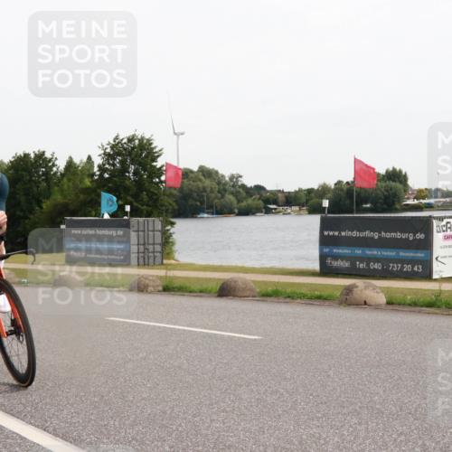 15.06.2025 - 27. Vierlanden-Triathlon H.Heesch http://msf.ph/oto/8003649 15.06.2025 10:30:20 Radfahren 38, 185, 210, 602 meine-sportfotos.de