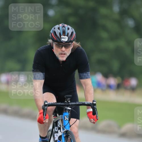 21.06.2025 - 27. Vierlanden-Triathlon H.Heesch http://msf.ph/oto/8003653 15.06.2025 12:47:56 Radfahren 961 meine-sportfotos.de