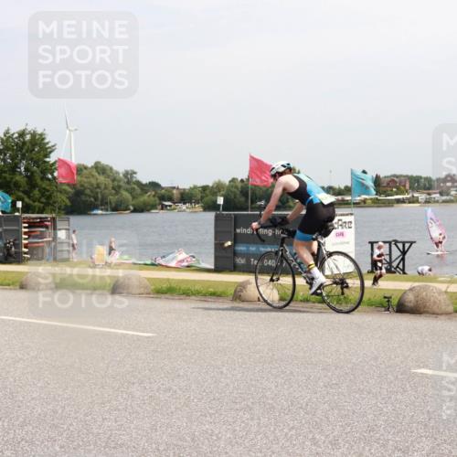 21.06.2025 - 27. Vierlanden-Triathlon H.Heesch http://msf.ph/oto/8003654 15.06.2025 11:50:17 Radfahren 729, 766, 819, 953 meine-sportfotos.de