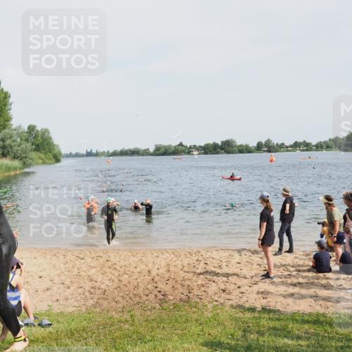 21.06.2025 - 27. Vierlanden-Triathlon MichiJ http://msf.ph/oto/8003656 15.06.2026 10:06:00 Schwimmen 362, 372, 410, 448, 458 meine-sportfotos.de