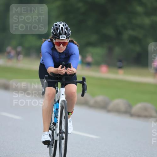 21.06.2025 - 27. Vierlanden-Triathlon H.Heesch http://msf.ph/oto/8003660 15.06.2025 12:48:14 Radfahren 935 meine-sportfotos.de