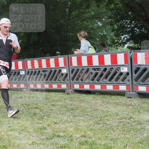 21.06.2025 - 27. Vierlanden-Triathlon KatJ http://msf.ph/oto/8003662 15.06.2025 12:57:15 Ziel 5, 51, 64, 99 meine-sportfotos.de