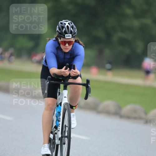 21.06.2025 - 27. Vierlanden-Triathlon H.Heesch http://msf.ph/oto/8003670 15.06.2025 12:48:14 Radfahren 935 meine-sportfotos.de