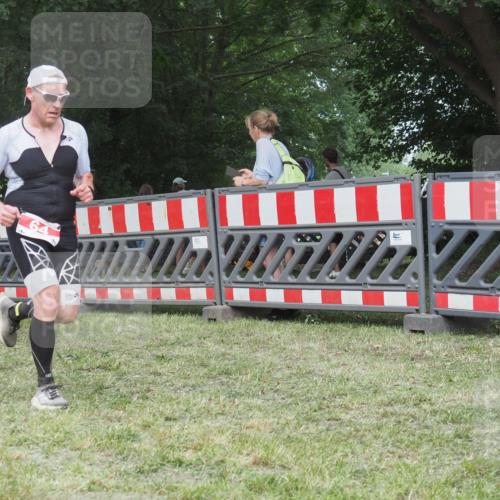 21.06.2025 - 27. Vierlanden-Triathlon KatJ http://msf.ph/oto/8003674 15.06.2025 12:57:16 Ziel 5, 51, 64, 99 meine-sportfotos.de