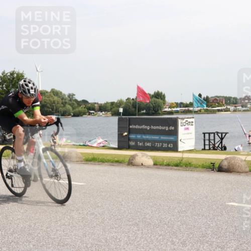 21.06.2025 - 27. Vierlanden-Triathlon H.Heesch http://msf.ph/oto/8003679 15.06.2025 11:50:30 Radfahren 242 meine-sportfotos.de