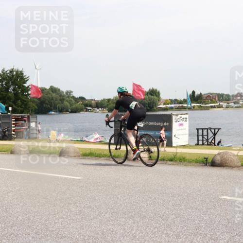21.06.2025 - 27. Vierlanden-Triathlon H.Heesch http://msf.ph/oto/8003684 15.06.2025 11:50:47 Radfahren 750 meine-sportfotos.de