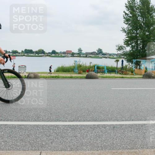 21.06.2025 - 27. Vierlanden-Triathlon H.Heesch http://msf.ph/oto/8003694 15.06.2025 12:52:46 Radfahren 889 meine-sportfotos.de