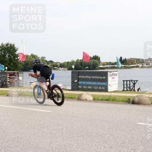 21.06.2025 - 27. Vierlanden-Triathlon H.Heesch http://msf.ph/oto/8003696 15.06.2025 11:51:02 Radfahren 782 meine-sportfotos.de