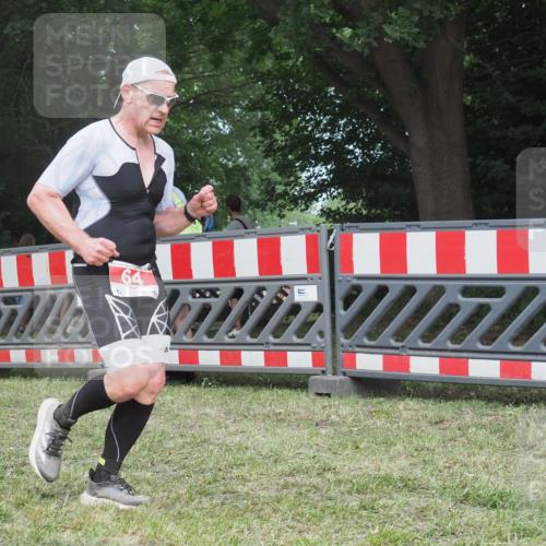 21.06.2025 - 27. Vierlanden-Triathlon KatJ http://msf.ph/oto/8003705 15.06.2025 12:57:16 Ziel 5, 51, 64, 99 meine-sportfotos.de