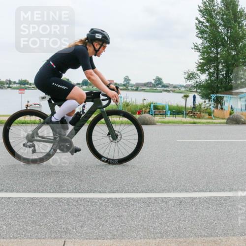 21.06.2025 - 27. Vierlanden-Triathlon H.Heesch http://msf.ph/oto/8003707 15.06.2025 12:52:46 Radfahren 889 meine-sportfotos.de