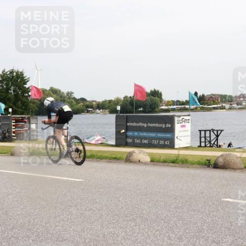 21.06.2025 - 27. Vierlanden-Triathlon H.Heesch http://msf.ph/oto/8003709 15.06.2025 11:51:04 Radfahren 782, 797, 946 meine-sportfotos.de
