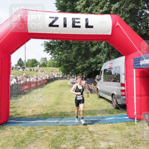 21.06.2025 - 27. Vierlanden-Triathlon MichiJ http://msf.ph/oto/8003713 15.06.2026 11:27:35 Ziel 509 meine-sportfotos.de