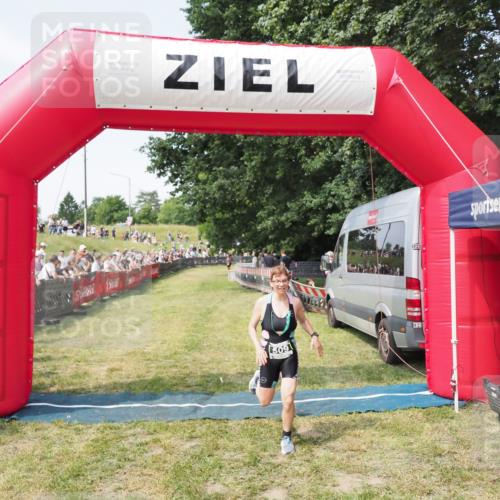 21.06.2025 - 27. Vierlanden-Triathlon MichiJ http://msf.ph/oto/8003727 15.06.2026 11:27:35 Ziel 509 meine-sportfotos.de