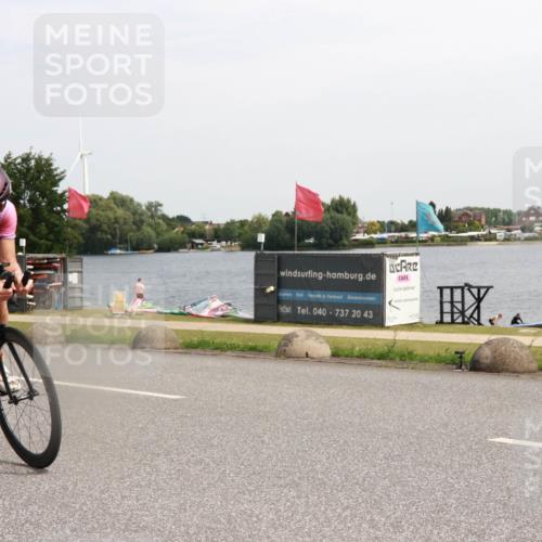21.06.2025 - 27. Vierlanden-Triathlon H.Heesch http://msf.ph/oto/8003731 15.06.2025 11:51:06 Radfahren 782, 797, 946, 947 meine-sportfotos.de